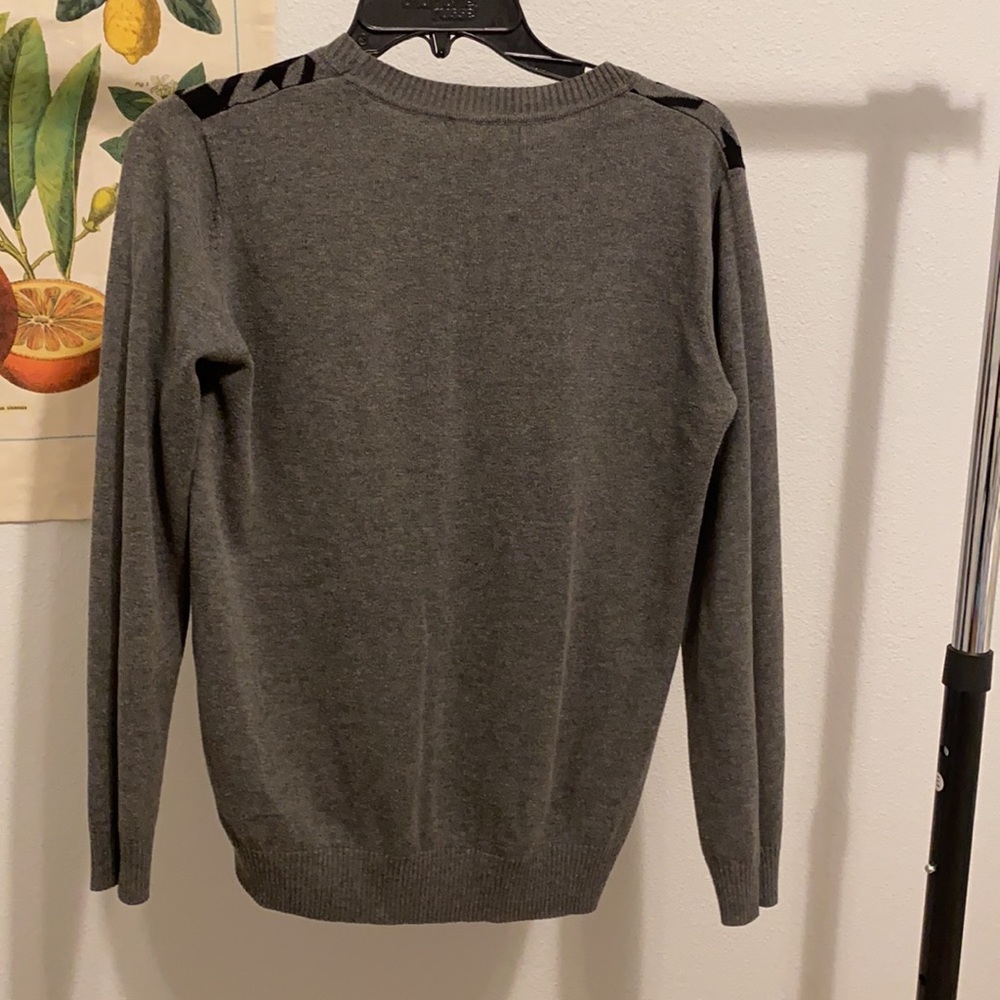 grey houndstooth pattern sweater - Picture 2 of 3